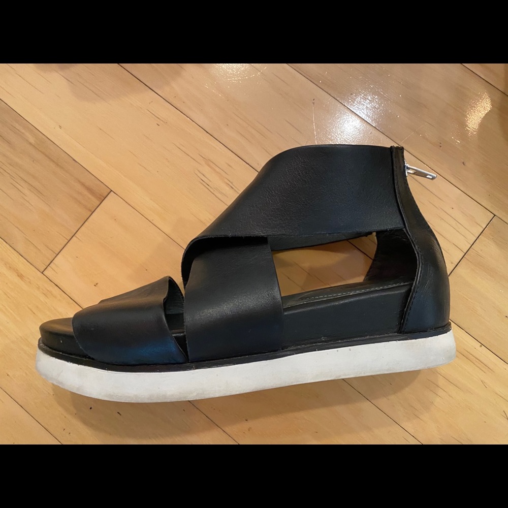 Bussola black leather sandals